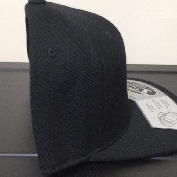 New Remy Martin Hat - Picture 4 of 7